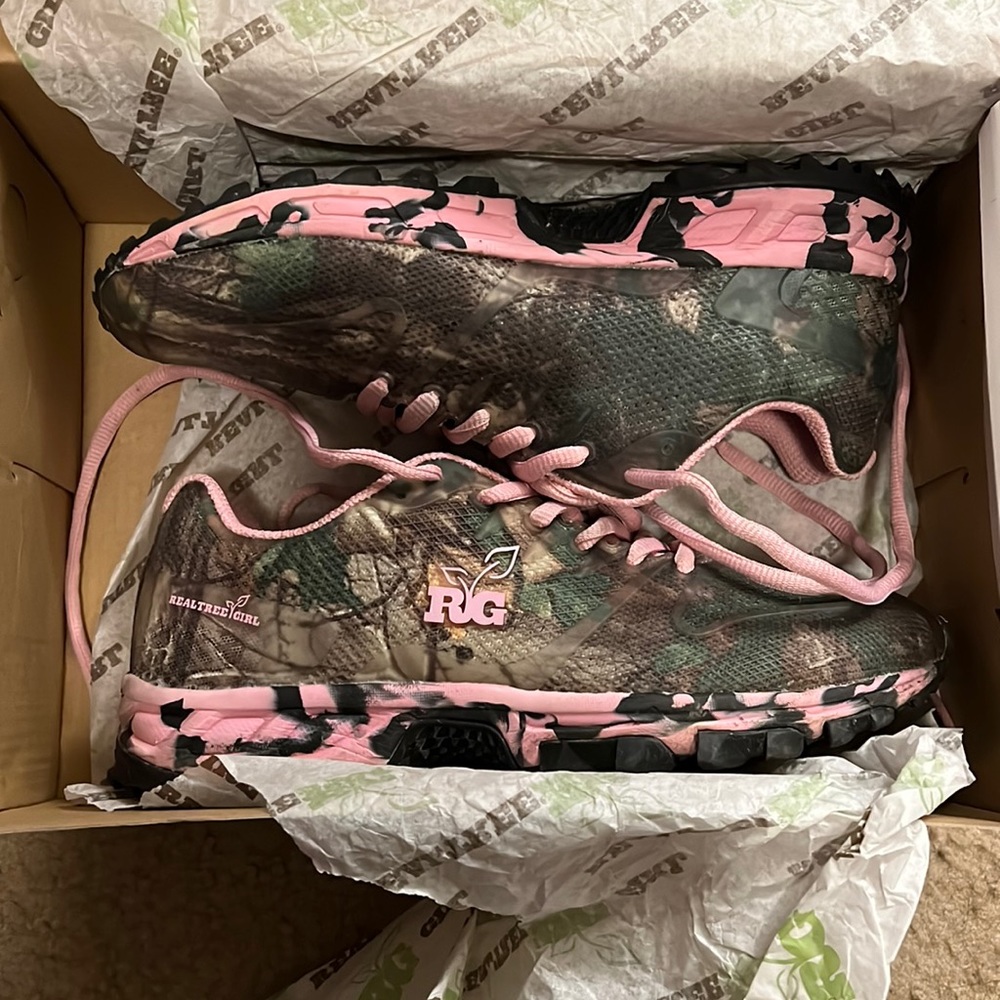 RealTree Girl Camo Tennis shoes